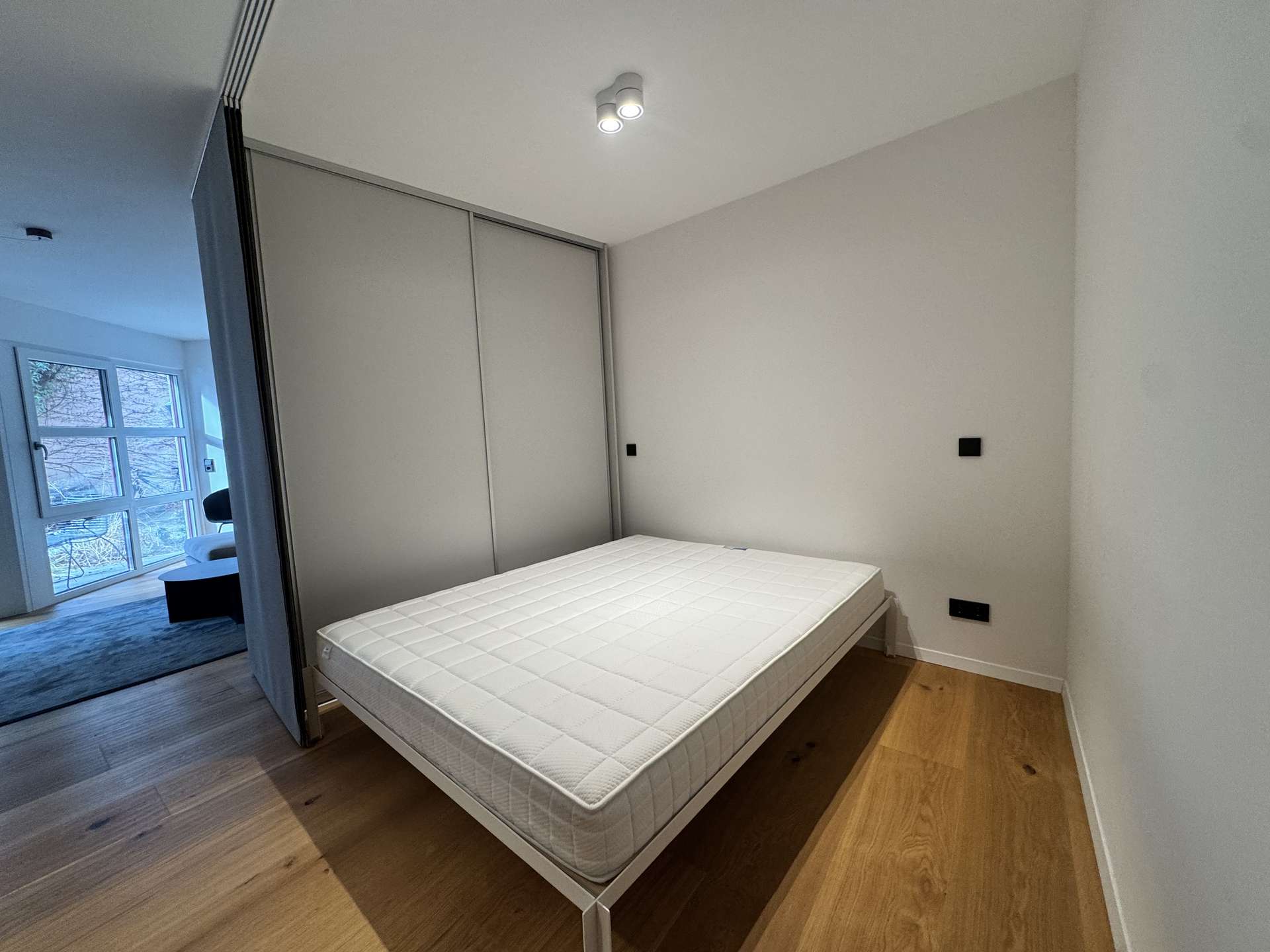 Schlafzimmer - 1-Zimmer-EG-Wohnung mit Terrasse in zentraler Lage von München