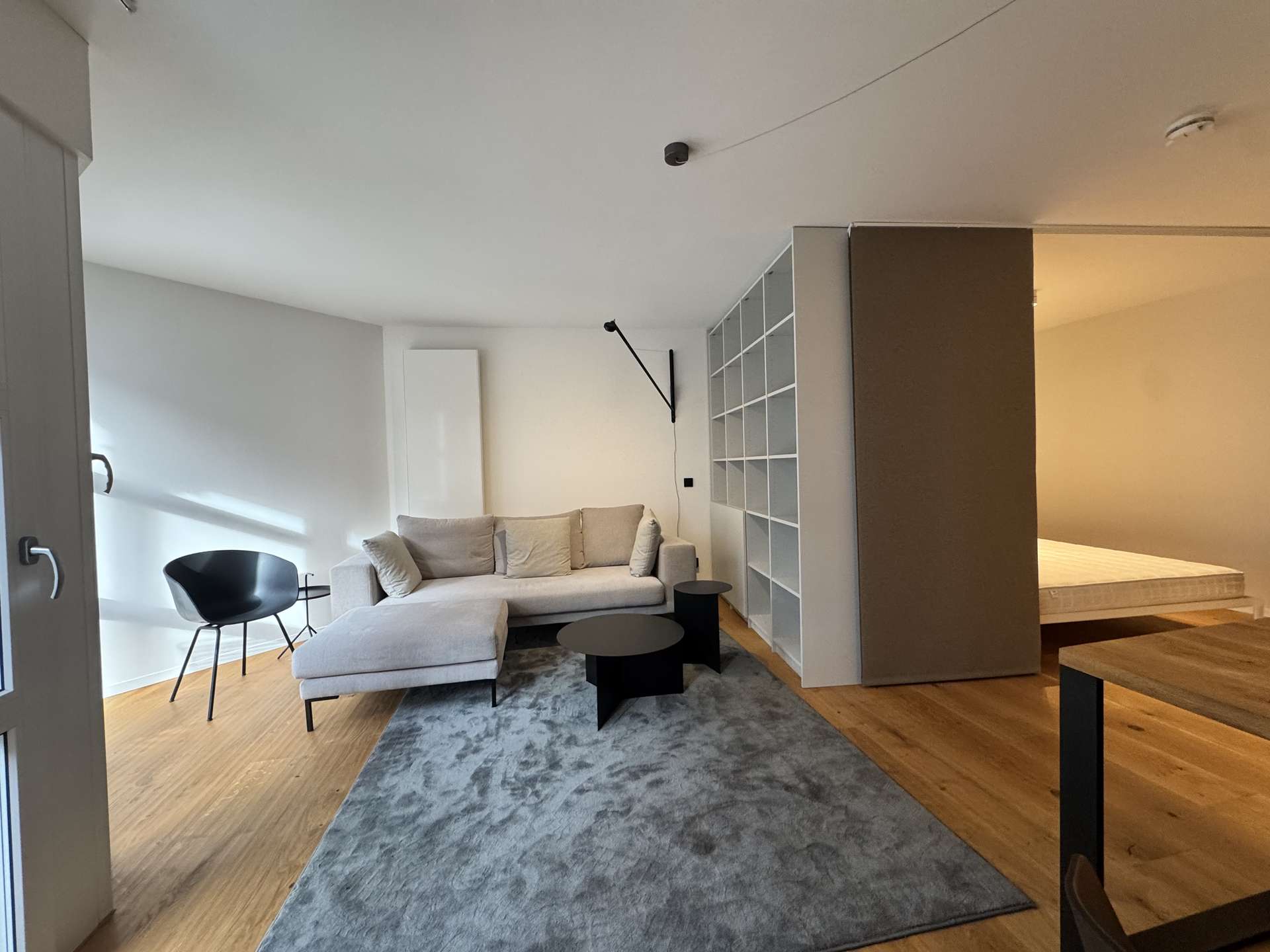 Wohnzimmer - 1-Zimmer-EG-Wohnung mit Terrasse in zentraler Lage von München