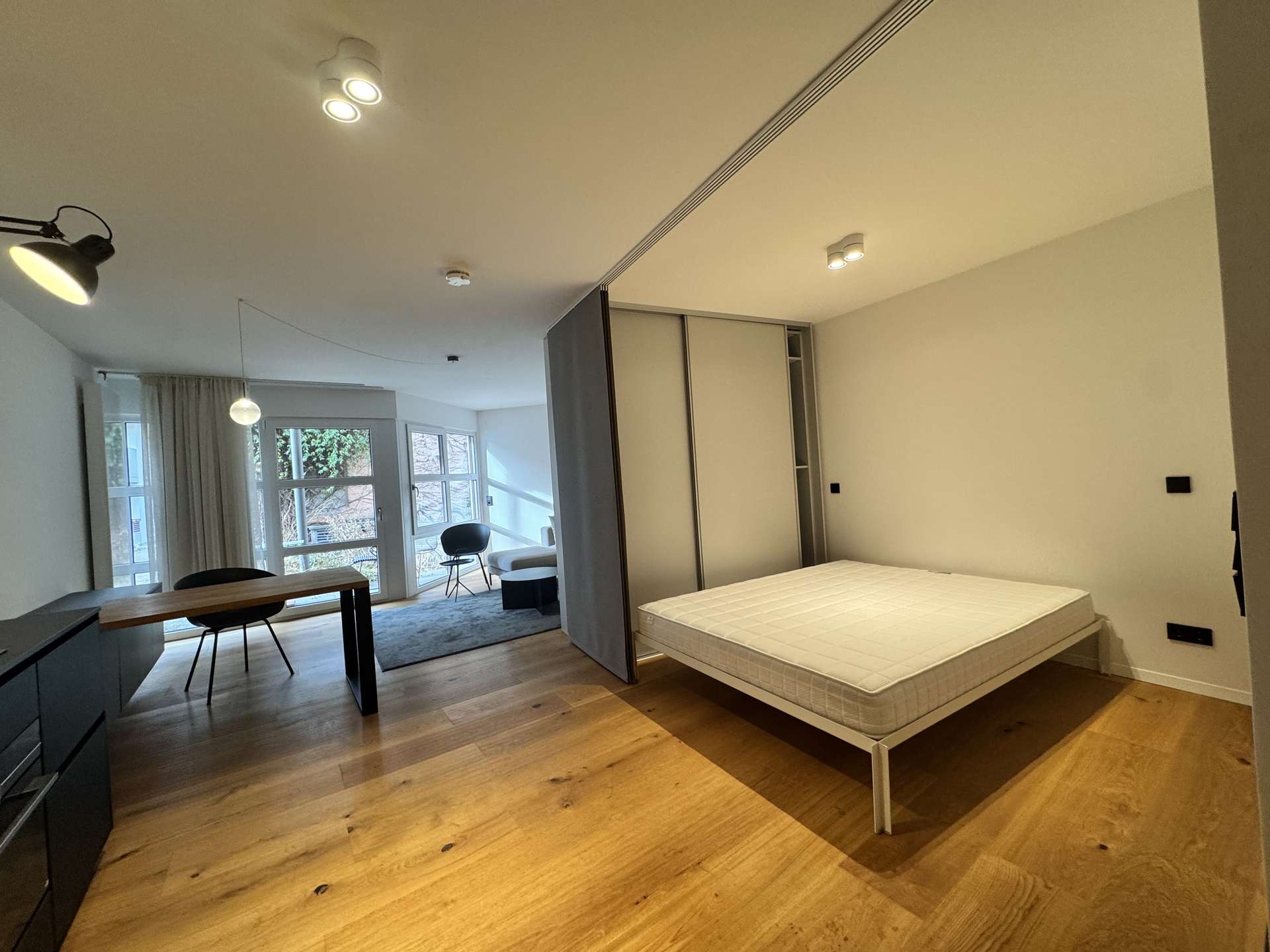 Schlafzimmer - 1-Zimmer-EG-Wohnung mit Terrasse in zentraler Lage von München