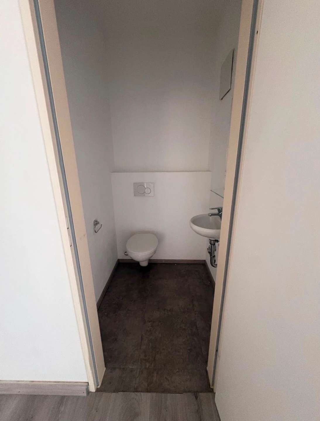 Gäste-WC - Schöne, helle Wohnung im Erdgeschoss in Landau a. d. Isar