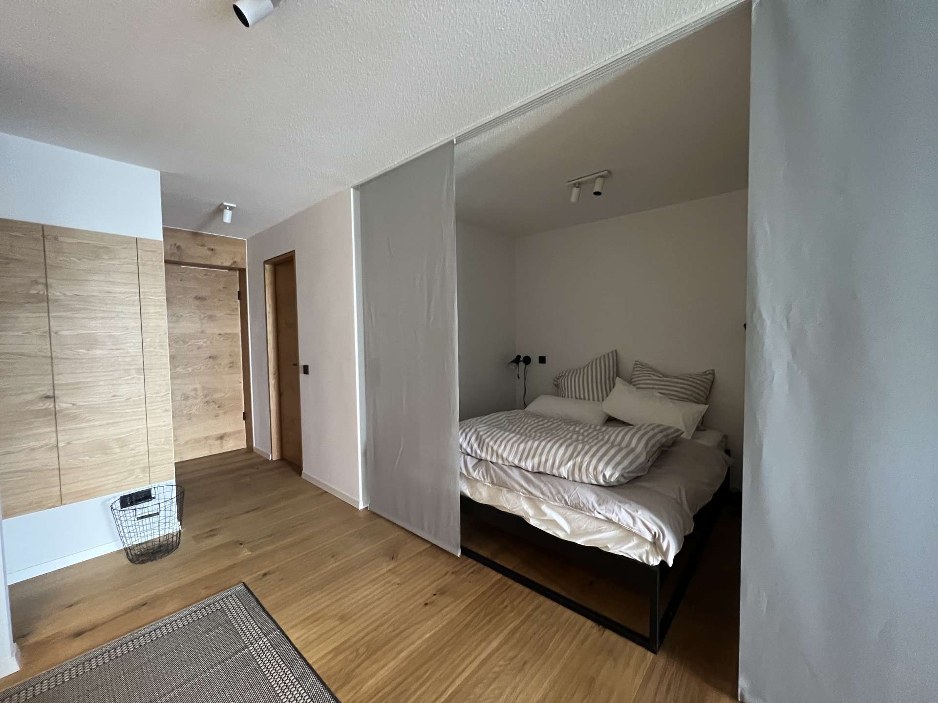 Schlafzimmer - Wohnen in Bestlage: Möbliertes Apartment in der Parkstraße