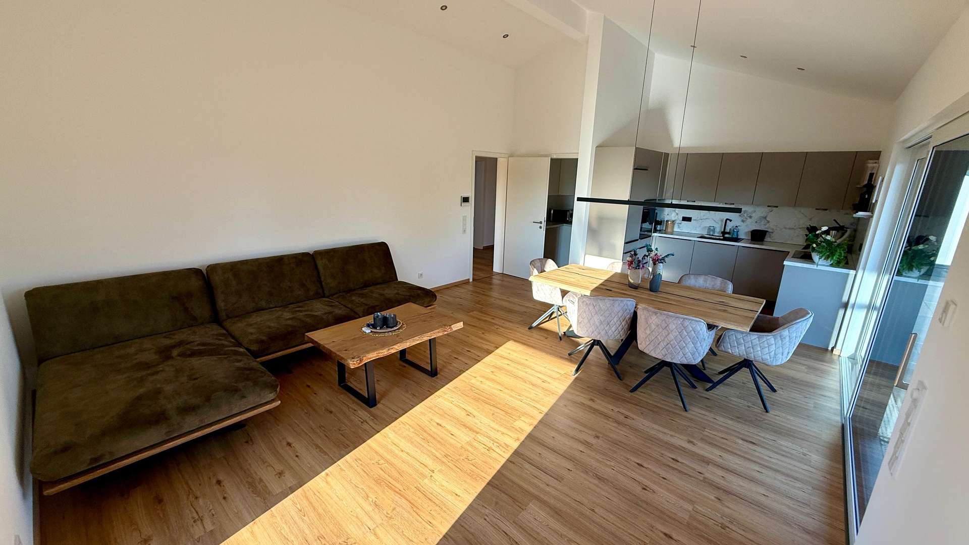 Wohnen-Essen - Teilmöblierte 3-Zimmer-Penthouse-Wohnung in Rinchnach