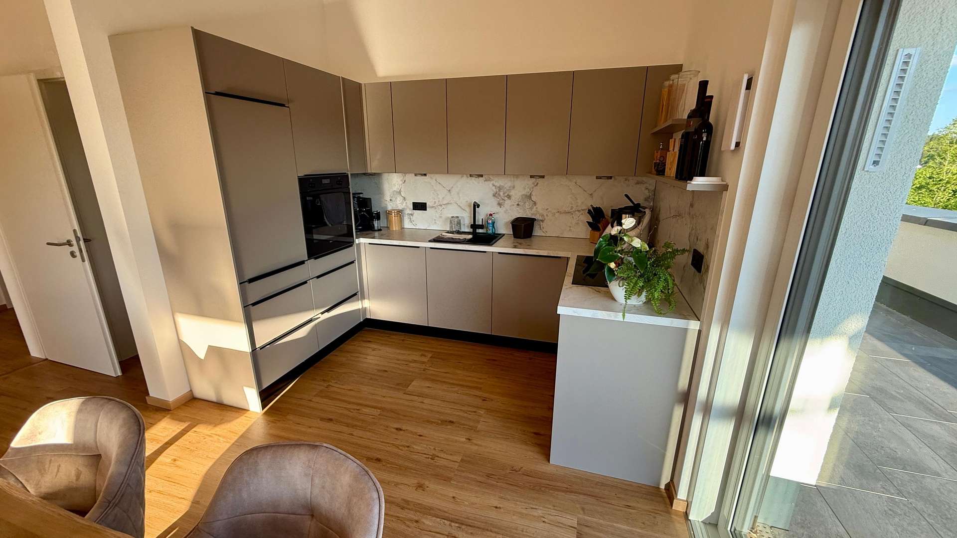 Einbauküche - Teilmöblierte 3-Zimmer-Penthouse-Wohnung in Rinchnach