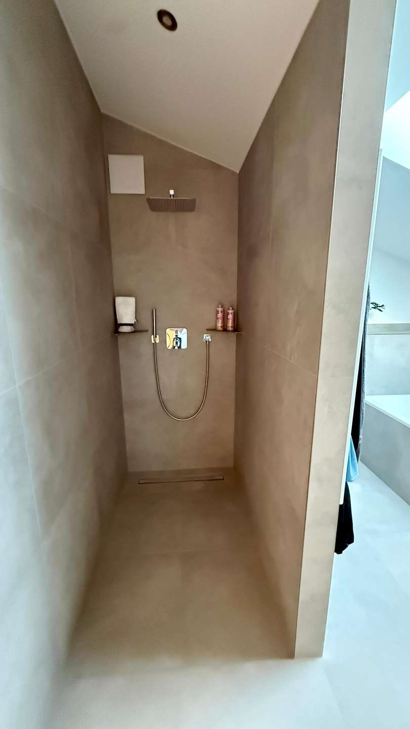 Dusche - Teilmöblierte 3-Zimmer-Penthouse-Wohnung in Rinchnach
