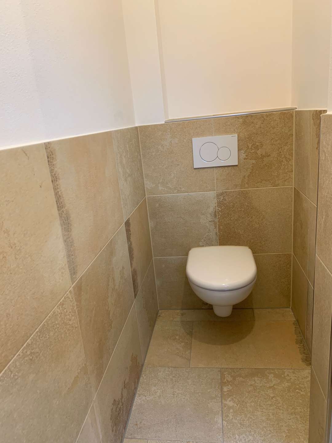 Toilette - Schöne, helle Doppelhaushälfte in Landau a. d. Isar