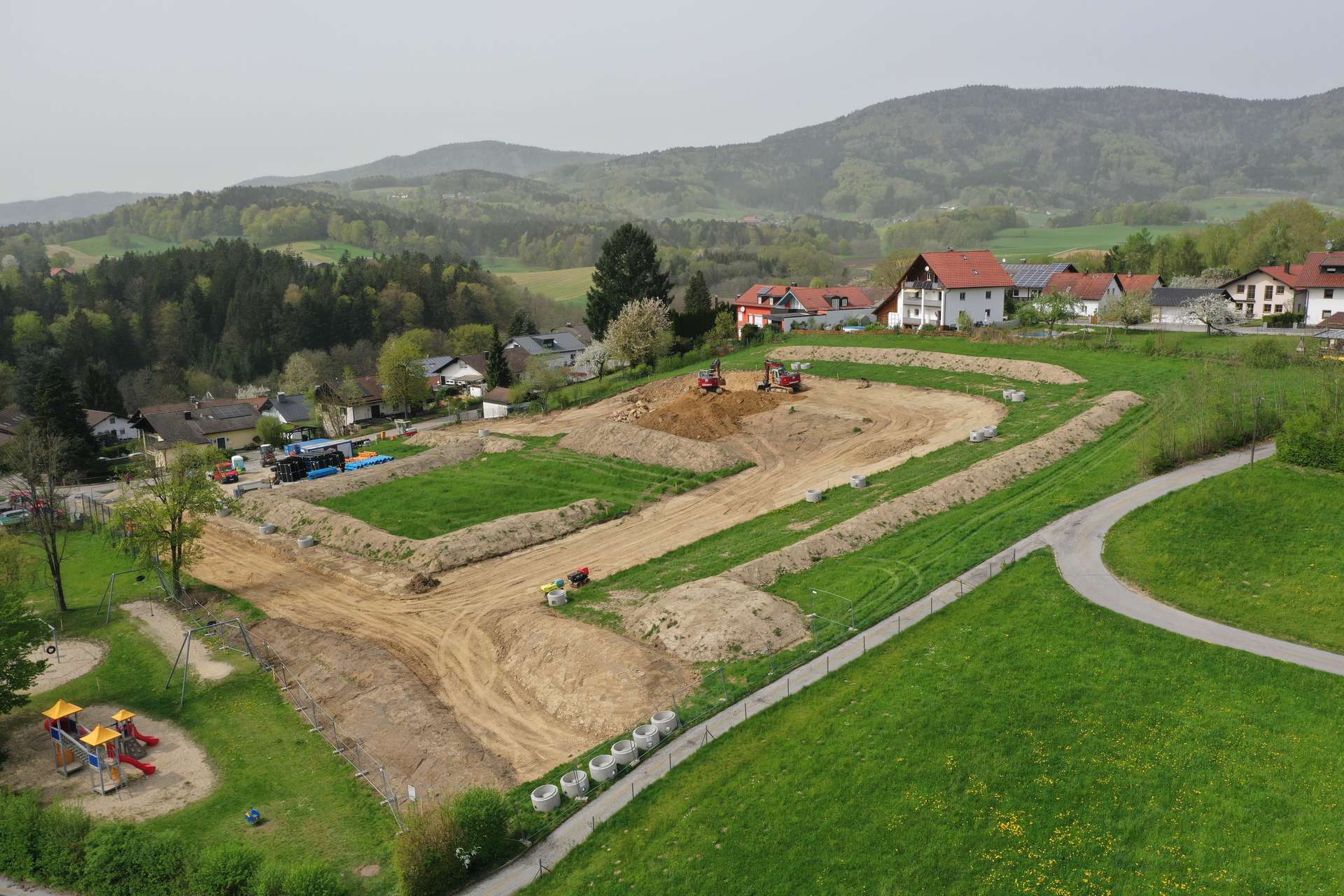 1_BG Lalling_Drohne - Baugrundstücke Am Jägerhölzl II, Lalling